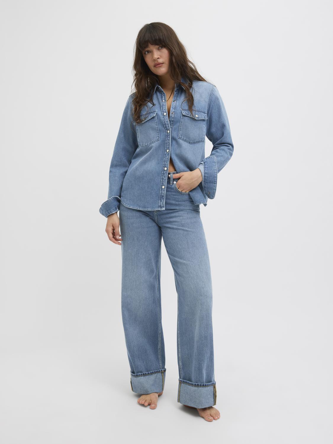 model_shot-front_full